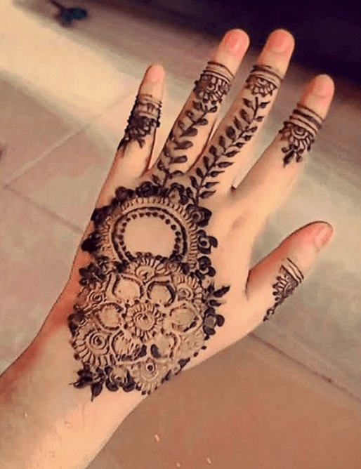 This mehndi design will give a beautiful look to your hands