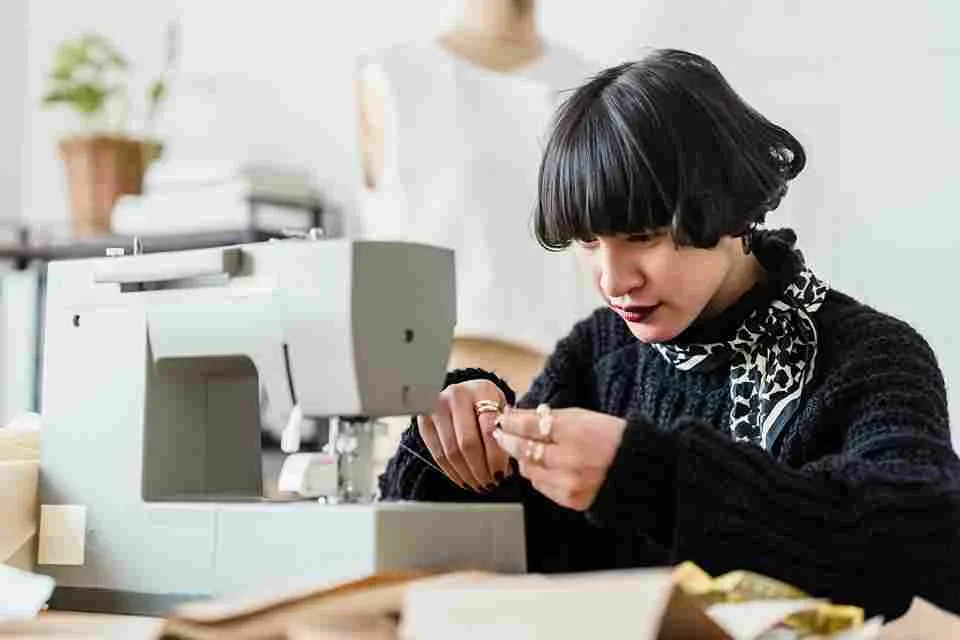 Sewing machine thread breaks again and again